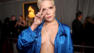 Плът на показ на червения килим на "Грами 2017" (СНИМКИ)