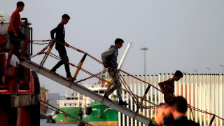 Малта ще разреши на два кораба които стояха блокирани в