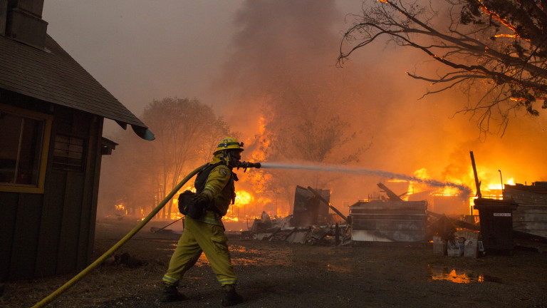 Петима души са загинали при горските пожари в Калифорния, съобщиха