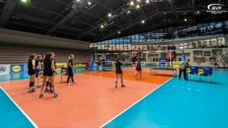 Националният отбор за жени под 18 години ще изкарат лагер