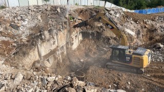 Бутането на двете сгради които се намират на терена отреден