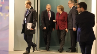 Путин пред Меркел: Западът незаконно бомбардира Сирия