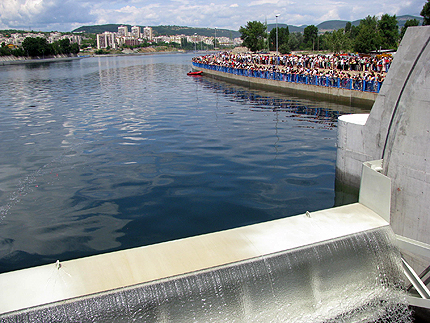 Извадиха труп от "Водното огледало"