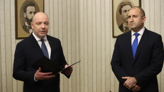 Номинираният за премиер с първия мандат Николай Габровски представи дамски