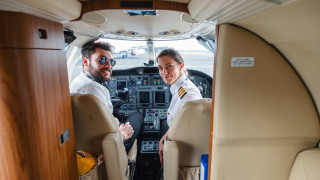 Защо пилотите винаги оставят вратата на кабината си отворена преди излитане