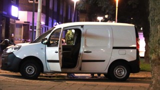 Микробусът който беше открит до концертна зала в Ротердам вчера 23