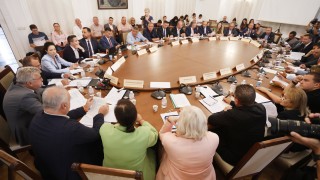 Три проекта на решение постъпиха по време на извънредното заседание