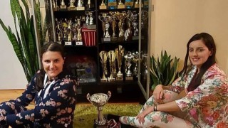 Сестрите Хюлия и Лютфия Велиеви достигнаха своя полуфинал №52 на