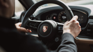 Производител на луксозни и спортни автомобили Porsche AG ще изпадне