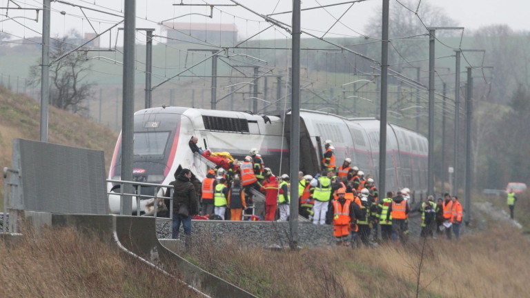 21 души пострадаха при дерайлиране на високоскоростен влак във Франция