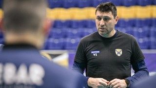 Треньор ще води Хебър безвъзмездно