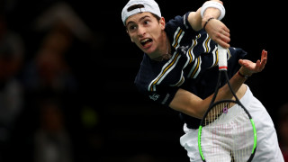 Французите Юго Юмбер и Беноа Пер който е поставен под