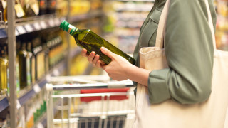В Испания заключват зехтина в супермаркетите 