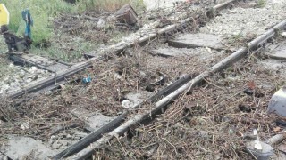 Вчерашните интензивни валежи във Варна сериозно са наводнили железопътната инфраструктура