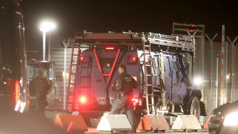 Въоръжен мъж нахлу на летището в Хамбург