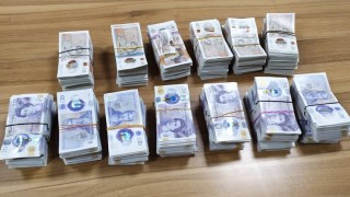 Валута за над 906 792 лева откриха митнически служители на