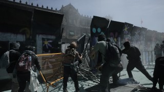 Най малко 120 души предимно полицаи са били ранени на 15