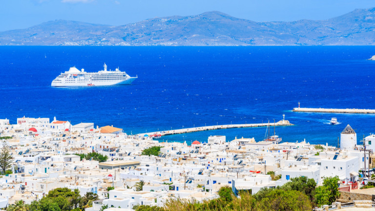 Силен сезон в Гърция: Допълнителни фериботи и по-скъп бензин