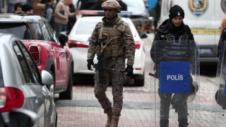 Турските власти задържаха общо 42 служители от общини управлявани от
