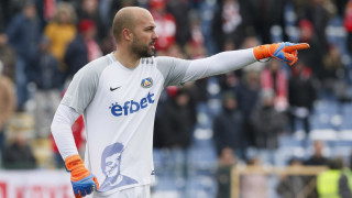 Николай Михайлов подписа нов договор с Левски