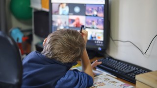 Учениците в областите Варна Пазарджик и Перник преминават на обучение