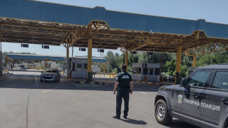 Задържаха трима за телефонна измама при опит да напуснат страната през Дунав мост
