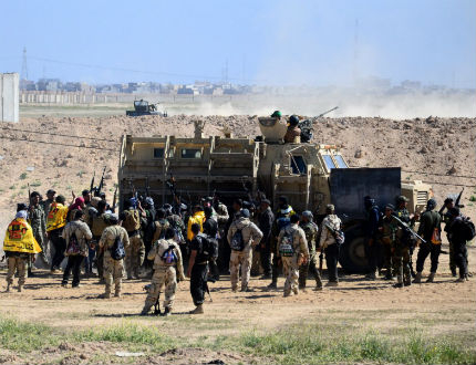 Иракските сили атакуват Байджи и Рамади