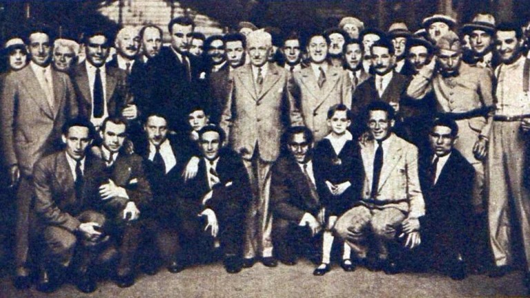  Жул Риме (в центъра на снимката), дружно с националния тим на Франция преди присъединяване му на Мондиал 1930 