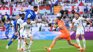 Английският вратар Джордан Пикфорд е сред първите двама вратари по