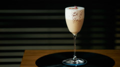 Коктейл Sherry Flip – от старомодна напитка до изкусително кадифена класика