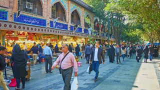 Иранци се спасяват от икономическата криза в ...Турция