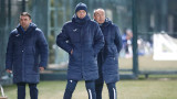Черногорци си водят записки по време на тренировка на Левски