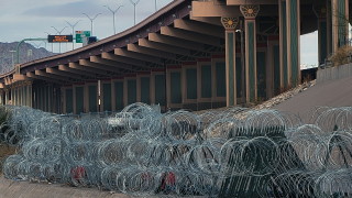 Губернаторът на Флорида Рон Десантис обяви решението си да изпрати