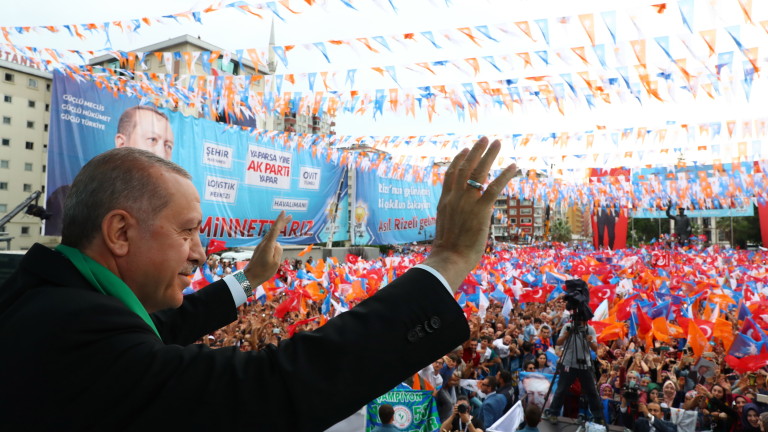 Президентът на Турция Реджеп Ердоган съобщи, че извънредното положение, наложено