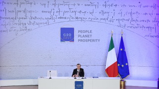 Някои ръководители на страни членки на Г 20 напускайки срещата в