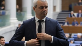 Лидерът на Възраждане Костадин Костадинов е готов на съвместно управление