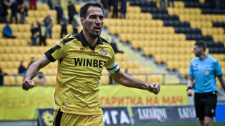 Край на сагата: Ивелин Попов удължи договора си с Ботев (Пловдив)