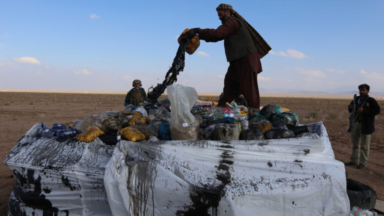 Спад на производството на опиум в Афганистан за първи път от 6 г. 