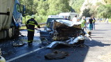 Двама загинали и ранени при удар между ТИР и кола в Кресненското дефиле