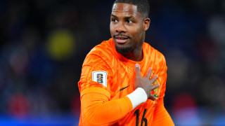 Бъдещето на френския национален вратар Майк Менян в Милан остава