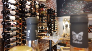 Малките мандри ферми и винарски изби винаги са ни били