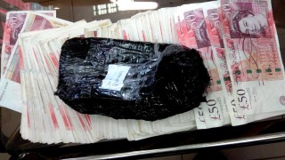 Митнически служители откриха близо 125 000 недекларирани евро и над