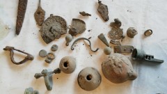 Обвиниха трима за незаконна търговия с артефакти