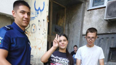 Предозиране: Киселяк подаде сигнал в полицията за деца, които чистят пред блока