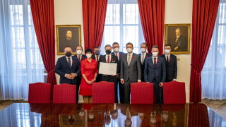 Чехия се сдоби с ново правителство след като две партийни