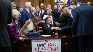 "Големият красив законопроект" - какво означава това за обикновения американец?