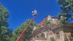 Обезопасяват покрива на неработещата баня в "Горна баня"
