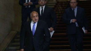 Разни сини и червени политици се скъсаха да пращат мейли