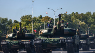 По голяма и по модерно оборудвана армия ще пази Полша на фона