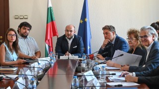 Правосъдният министър предложи да се ограни издаването на незаверени преписи